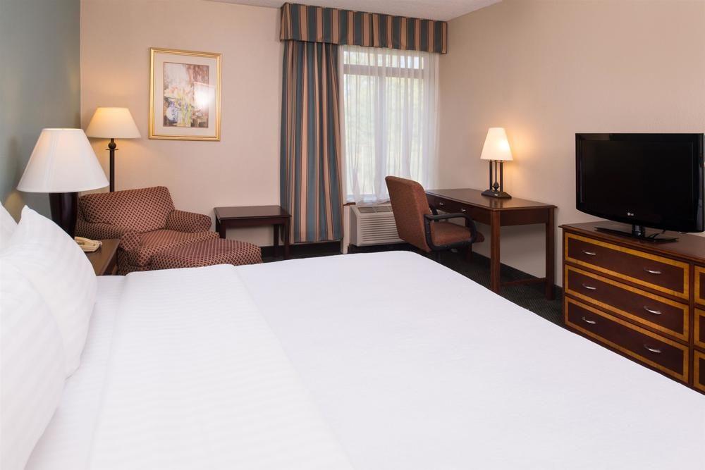 Ramada Plaza Rochester Airport Eksteriør bilde