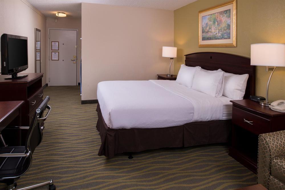 Ramada Plaza Rochester Airport Eksteriør bilde