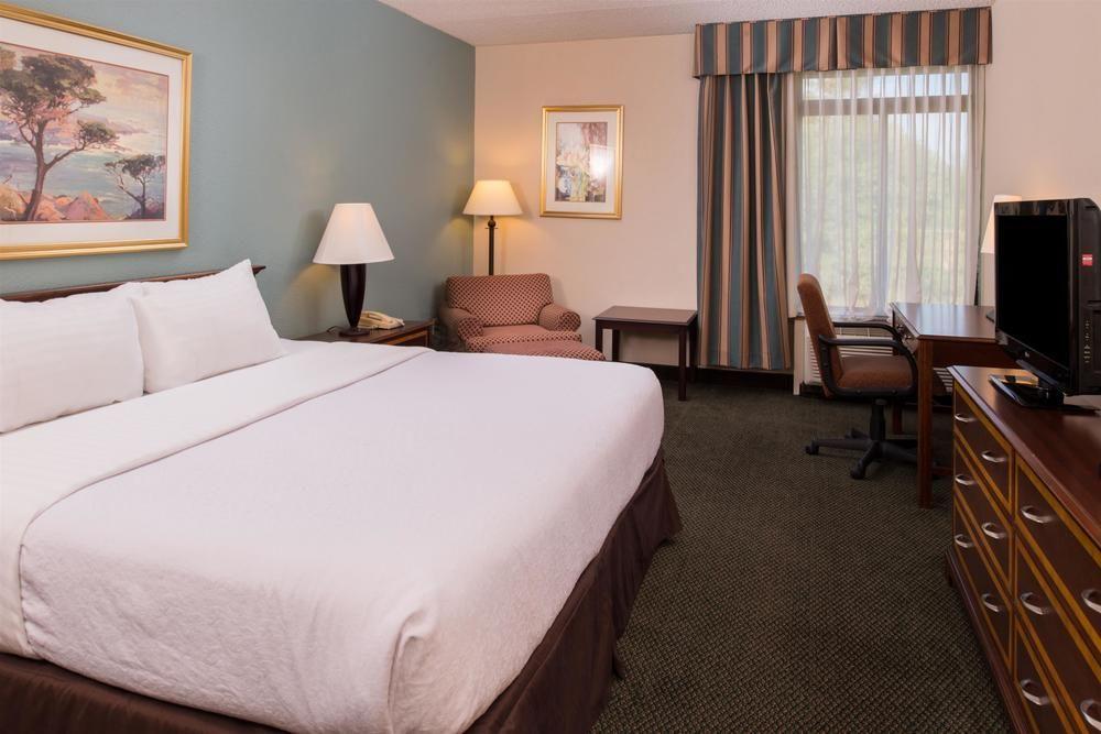 Ramada Plaza Rochester Airport Eksteriør bilde