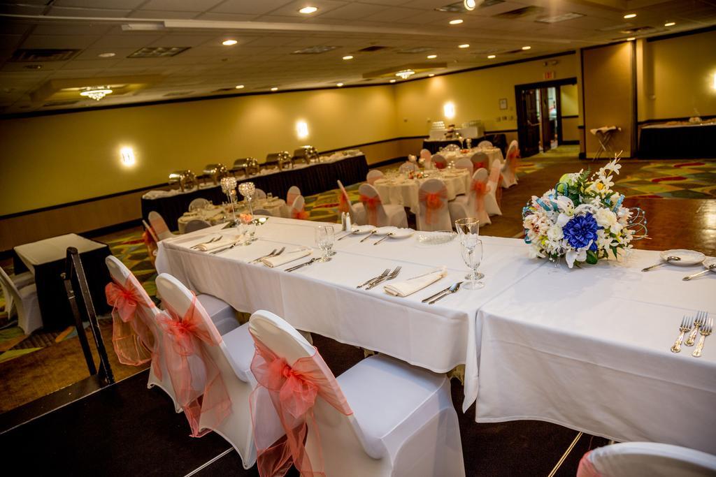 Ramada Plaza Rochester Airport Eksteriør bilde