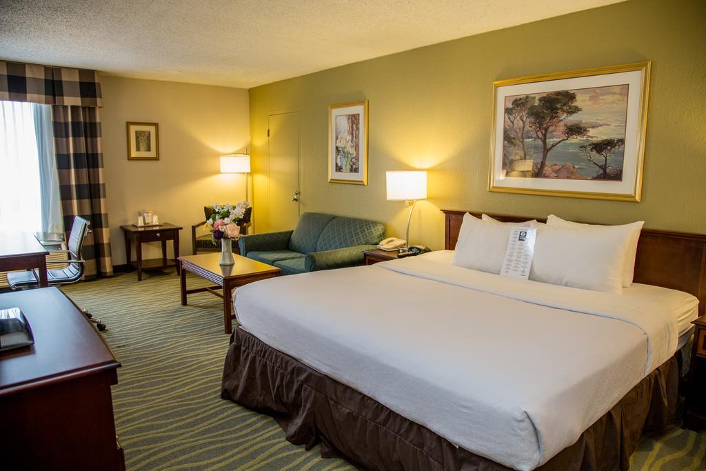Ramada Plaza Rochester Airport Eksteriør bilde