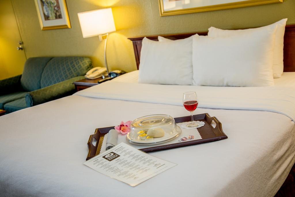 Ramada Plaza Rochester Airport Eksteriør bilde