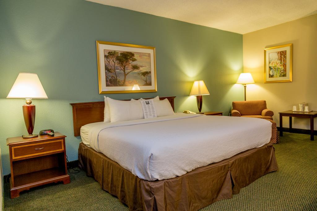 Ramada Plaza Rochester Airport Eksteriør bilde