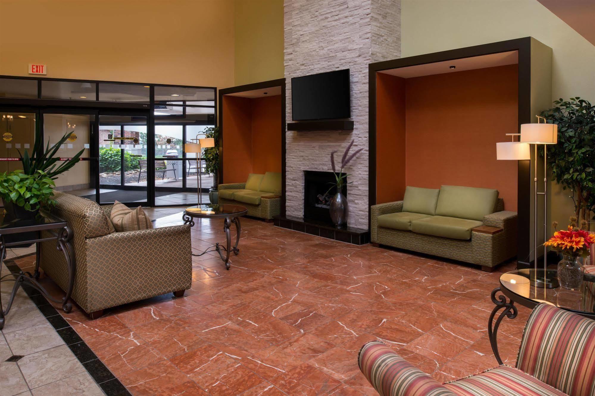 Ramada Plaza Rochester Airport Eksteriør bilde