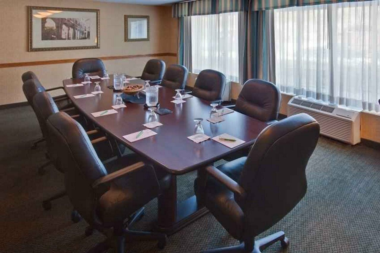 Ramada Plaza Rochester Airport Eksteriør bilde